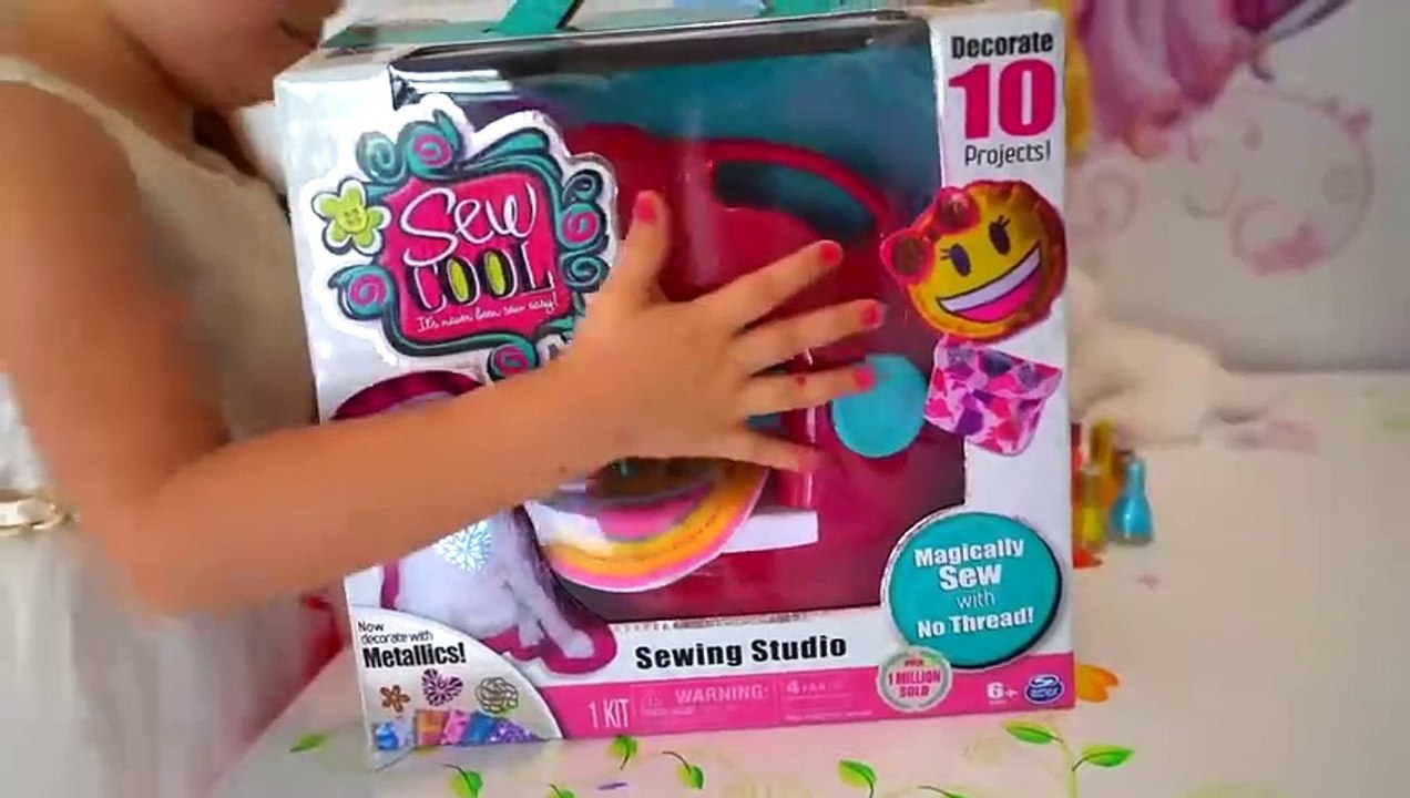 Diana Pretend Play with Toy Sewing machine