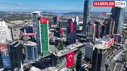 İstanbul'da 29 Ekim Coşkusu: Gökdelenlerde Dev Türk Bayrakları