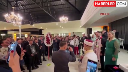 Düğün salonuna mezar taşı getirip gelinden söz aldılar