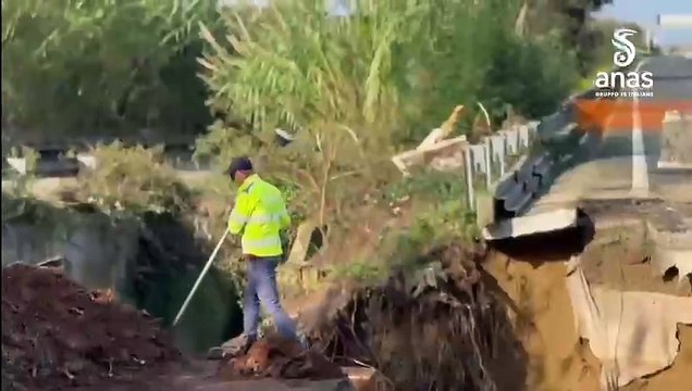 Lamezia, procedono anche in orario notturno i lavori di ripristino della SS280 Dei due mari dopo la grave alluvione