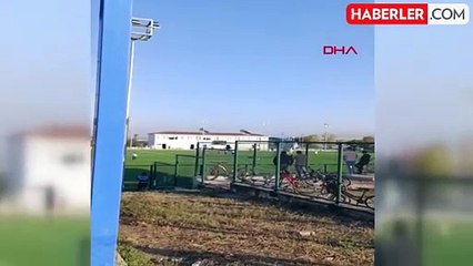 Sahanın ortasına paraşütle daldı