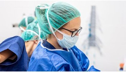 Covid, Ordine dei Medici spinge per il lockdown: «invertire trend o si dovrà scegliere chi intubare»