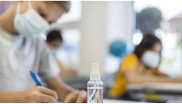 Alunno positivo o con sintomi a scuola, cosa succede? La risposta di Giannelli