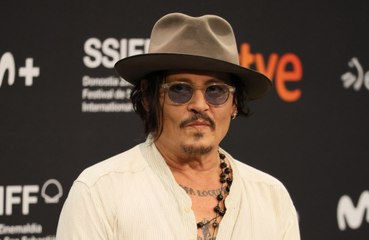 'Todo mundo estava contra mim', lamenta Johnny Depp sobre cancelamento em meio a processo