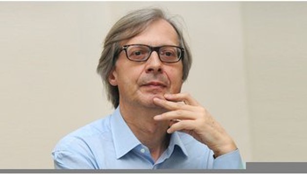 Sgarbi rifiuta di indossare la mascherina alla Camera: urla e seduta sospesa