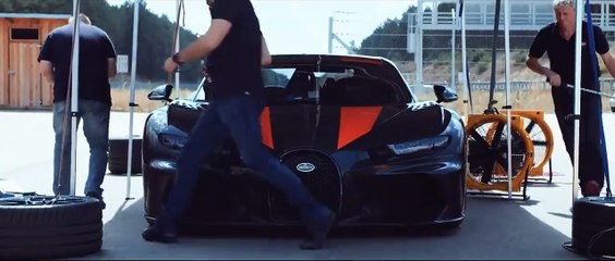 Bugatti Chiron da record: rompe il muro dei 490 km/h. Il video dell'impresa