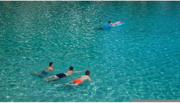 Coronavirus, fare il bagno al mare è pericoloso? Il parere degli esperti