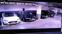 Tesla Model S esplode mentre è parcheggiata. Il video spopola sul web