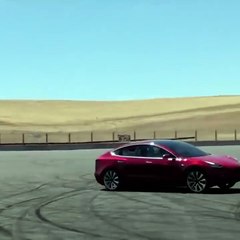 Tesla Model 3 Performance, test dello skidpad - VIDEO