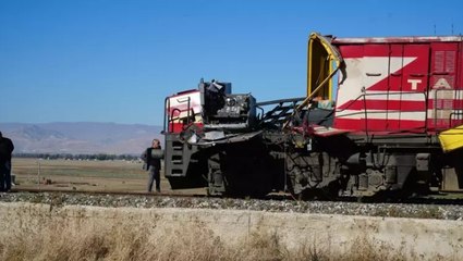 Muş’ta yolcu treni beton pompasına çarptı: 1 makinist hayatını kaybetti, 2 makinist yaralandı