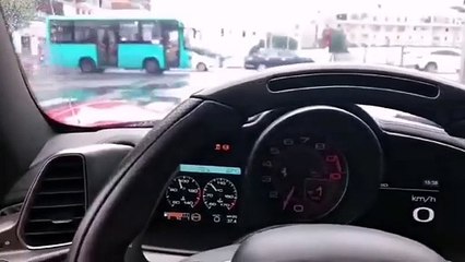 Una donna ha distrutto la Ferrari 458 Italia appena ritirata - VIDEO