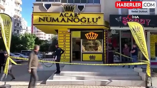 Kasklı Soyguncu Kuyumcuyu Vurarak Altınları Çaldı
