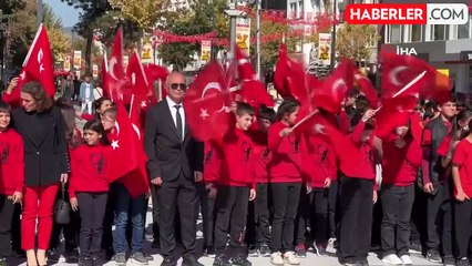 Uşak'ta 29 Ekim kutlamaları çelenk töreniyle başladı