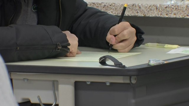 서울 수능 응시자 11만여 명...감독관 명찰에서 이름 삭제 / YTN