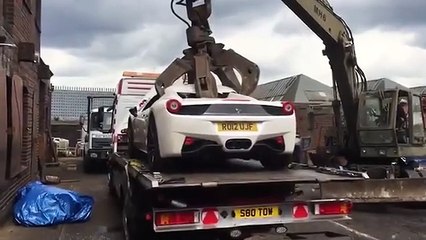 Regno Unito: Ferrari 458 confiscata e demolita - VIDEO