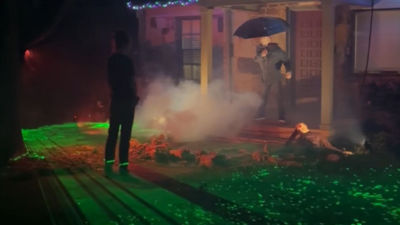 Beetle Claus pours blood on Umbrella Man in a g...