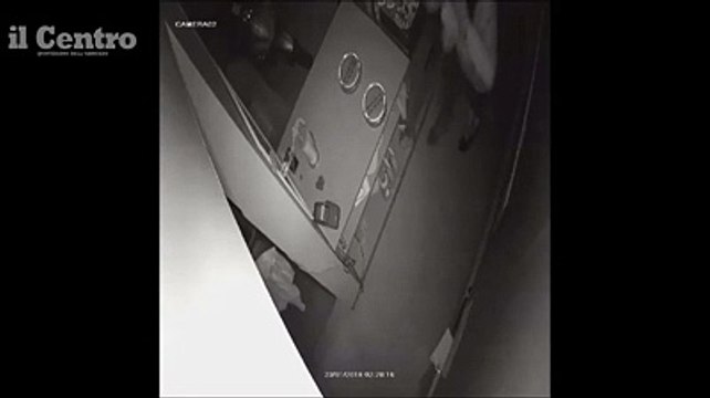 Pescara, il ladro ferito ruba la cassa alla pizzeria Maruzzella