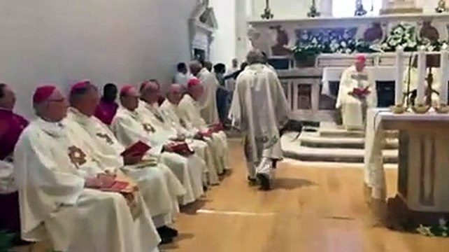Basilica di Collemaggio, dall'attesa per la prima messa di cardinal Petrocchi all'allarme antincendio