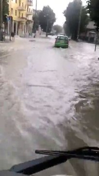 Nubifragi di ferragosto, viale Croce a Chieti si trasforma in fiume