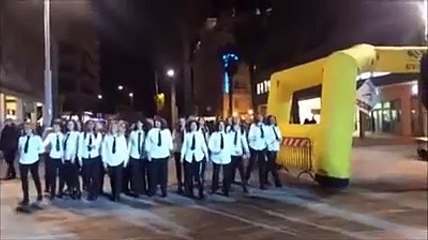 Flashmob e coro danno il via alle Feste a Pescara