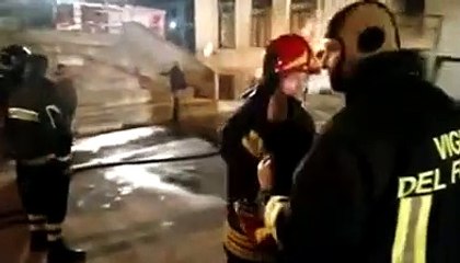 Paura a Bisenti, i resti del furgone dopo l'esplosione