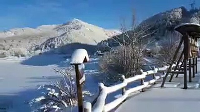 L'incantesimo del Lago di Campotosto ghiacciato