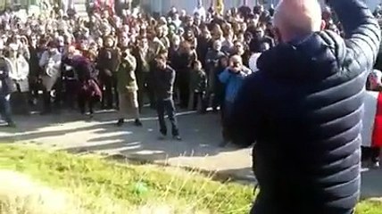La marcia di protesta contro il cementificio a Punta Penna