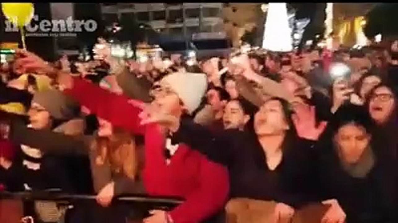 Ermal Meta a Pescara apre il concerto del primo gennaio con "Odio le favole"