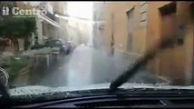 Le immagini del temporale che ha riversato fiumi d'acqua nel centro storico di Chieti (video Saka)