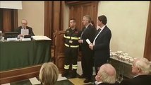 Vigile del fuoco premiato per il suo coraggio