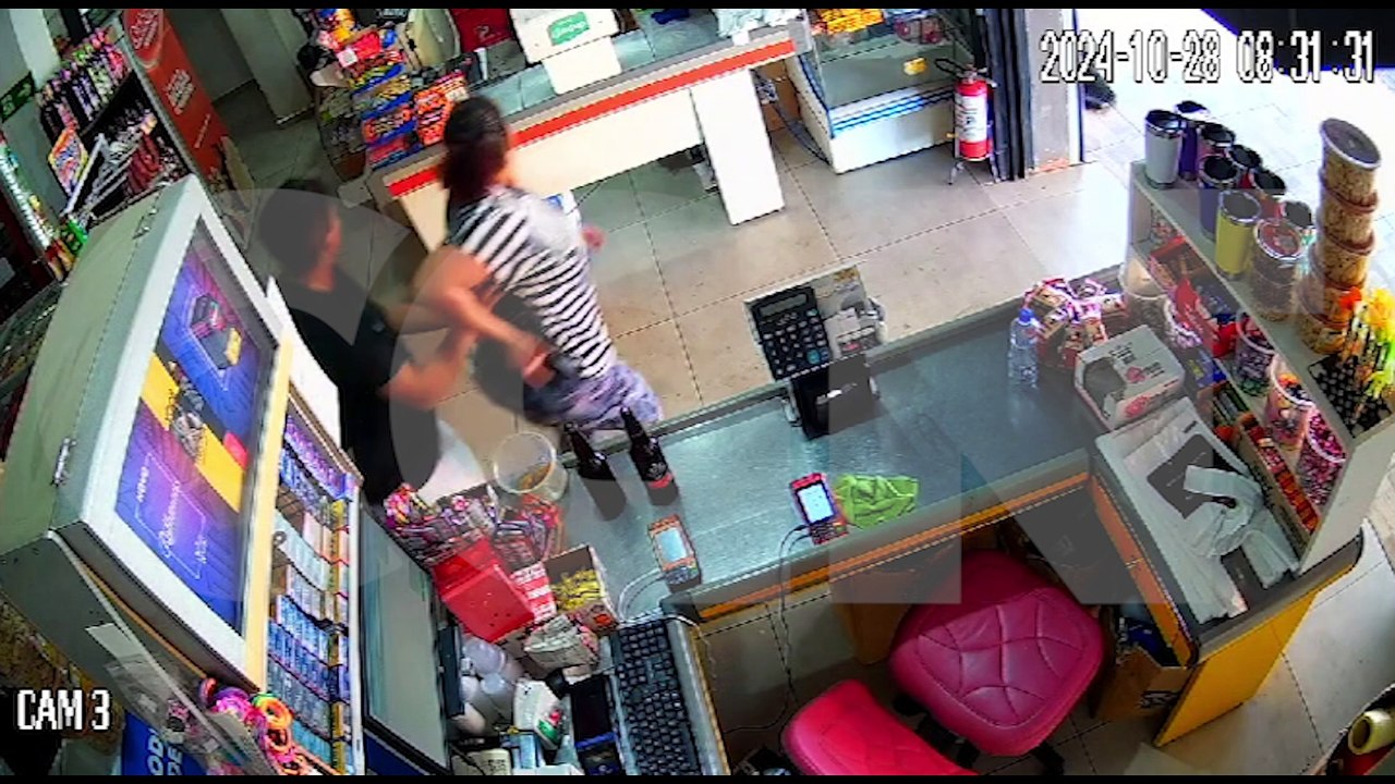 Novas imagens mostram ladrões em luta com comerciante durante assalto