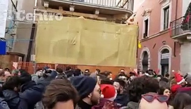 I giovani fanno rivivere il centro storico dell'Aquila