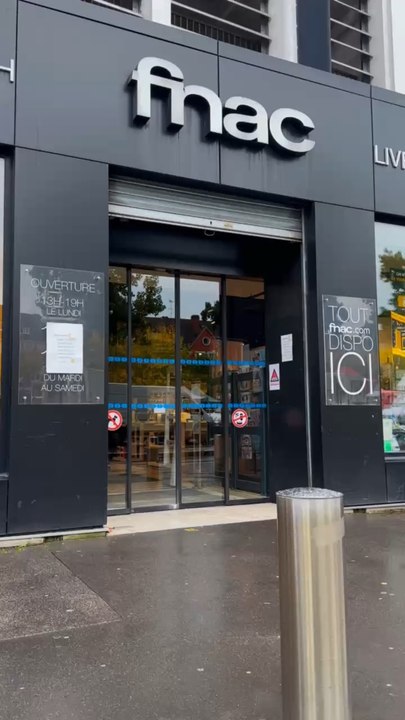 Je donne des casques audio à des inconnus