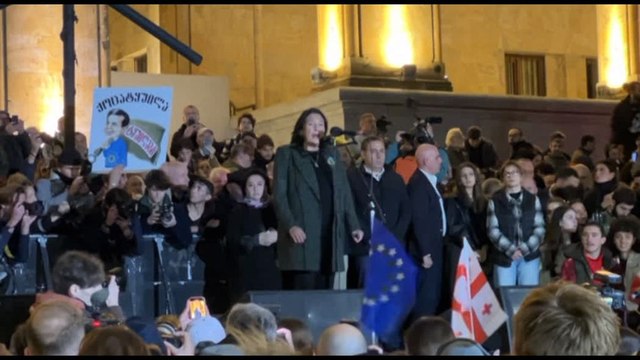 La presidente della Georgia in comizio contro i brogli elettorali