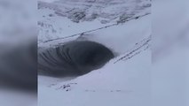 El impresionante túnel que se ha abierto en plena Antártida y que los científicos no se explican