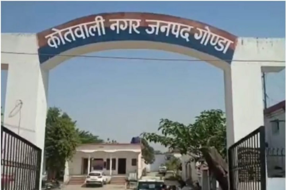 Gonda news: दो पक्षों के बीच में हो रहे झगड़े को बचाने पहुंचे युवक को लाठी डंडों से पीटा, मुकदमा दर्ज