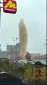 Video: ¡Desagradable! Una ‘fuente’ de aguas residuales alcanzó la altura de un edificio
