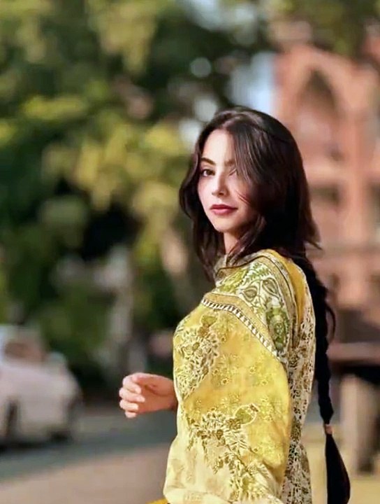 Us Larki ka tora allag andaz