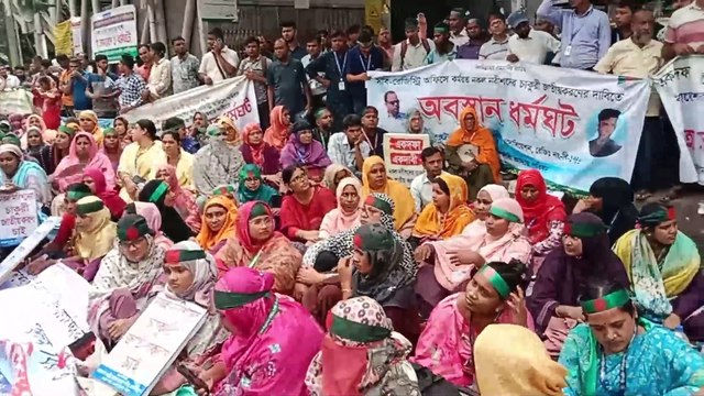 নকল নবীশ দের চাকুরী সরকারি করণের লক্ষে জাতীয় প্রেসক্লাবের সামনে অবস্থান কর্মসূচি