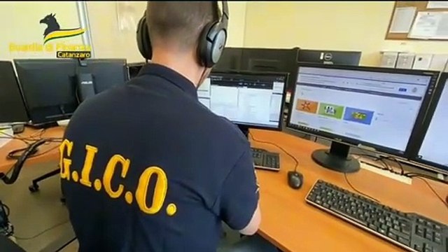 Sfruttamento del lavoro nei supermercati del Catanzarese, 4 euro l'ora per 50 ore a settimana: 5 misure