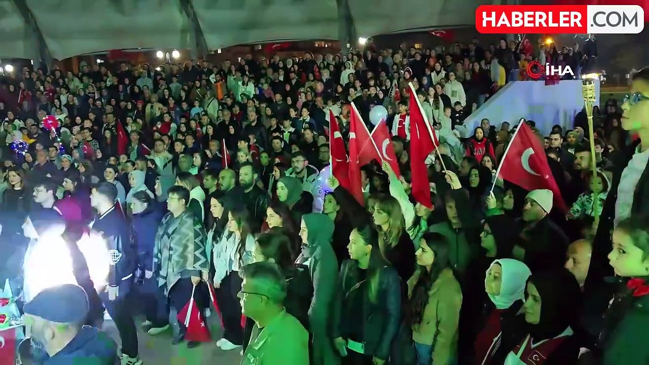 Alaplı'da Cumhuriyet Bayramı'nda fener alayı coşkusu