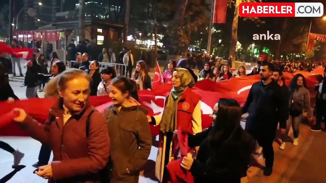 Malatya'da Cumhuriyet Coşkusu: Fener Alayı ve Bayrak Yürüyüşü Düzenlendi