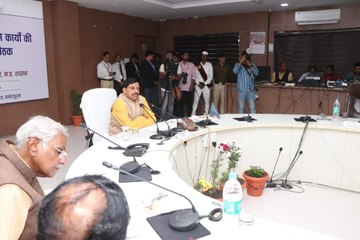 अलीराजपुर कलेक्टर से बोले सीएम मोहन यादव-ज्यादा मत बोलो,जितना बोलोगे,उतना फसोगे