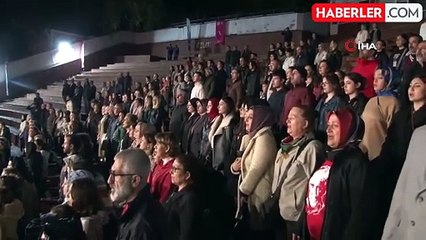 Esenyurt'ta Cumhuriyet Defilesi ve Konser Düzenlendi