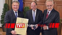 Bürgermeister Michael Ludwig überreichte Ehrenring der Wiener Ärztekammer an Thomas Szekeres