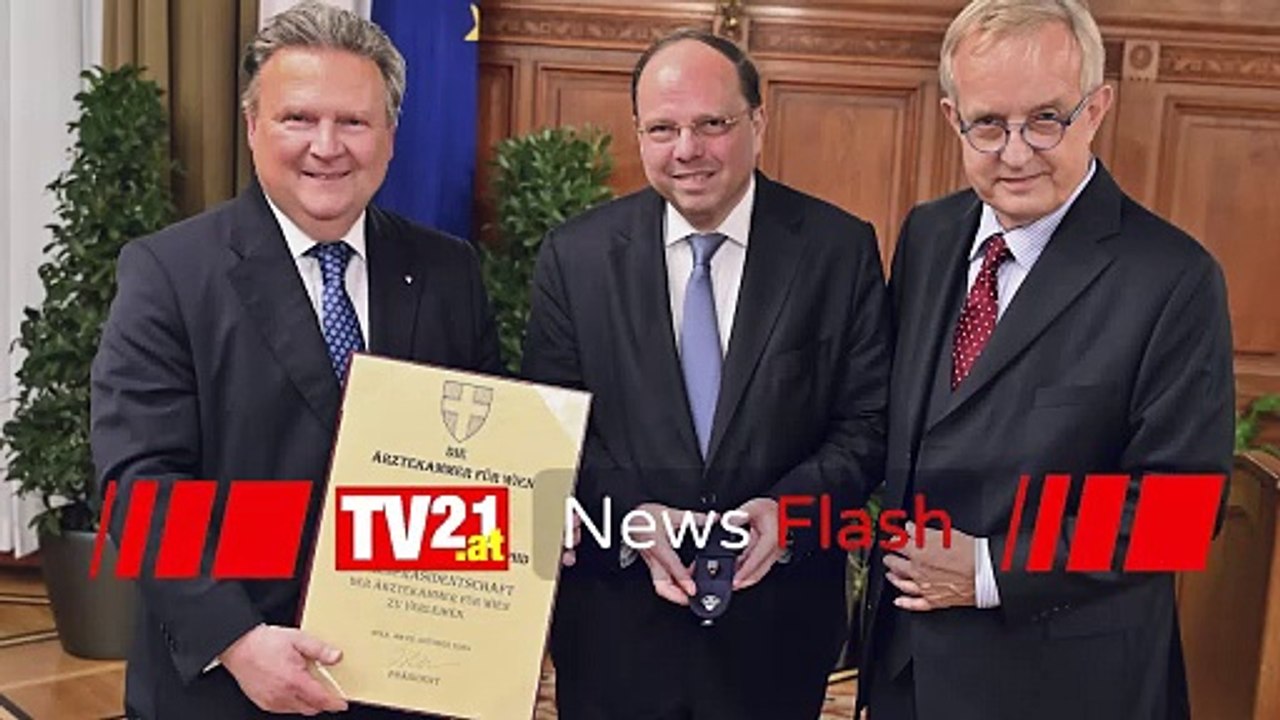 Bürgermeister Michael Ludwig überreichte Ehrenring der Wiener Ärztekammer an Thomas Szekeres