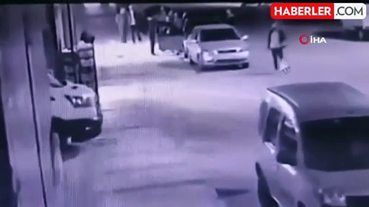 İzmir'de Markette Silahlı Saldırı: Polis Memuru Hayatını Kaybetti