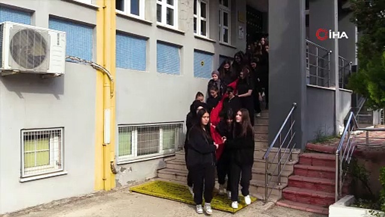 Yüzlerce öğrenci Cumhuriyet Bayramı için Türkiye haritası oluşturdu