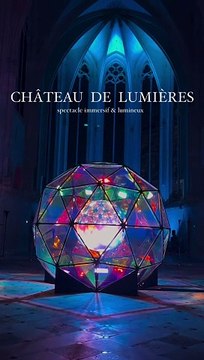 Un spectacle exceptionnel à voir absolument près de Paris? « Vincennes, Château des lumières » ❤️‍ Du 18 octobre au 2 novembre, viens à Vincennes et balade-toi à travers des dizaines d'oeuvres d'art lumineuses et interactives, installées au coeur d