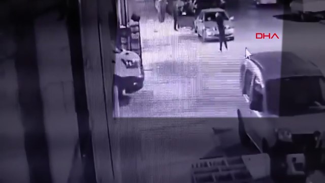 İzmir'de içki satışı yapılan markette polisin hayatını kaybettiği olay kamerada